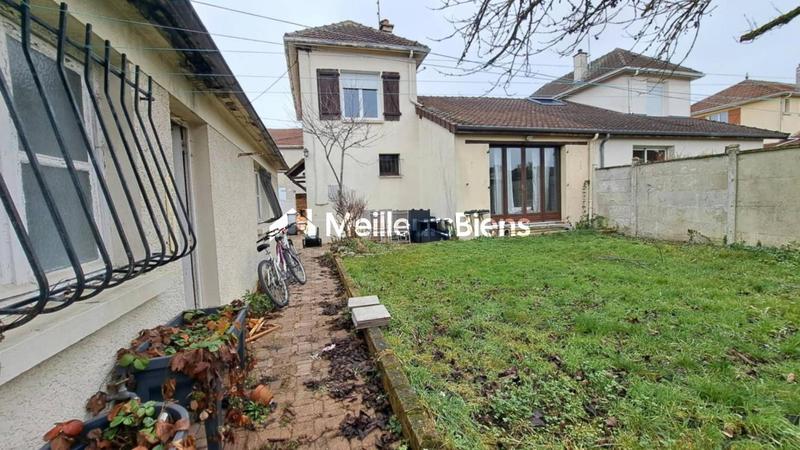 Maison - 99 m² - 5 pièces