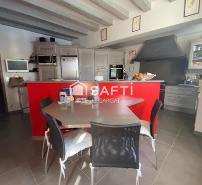 Maison - 210 m² - 8 pièces