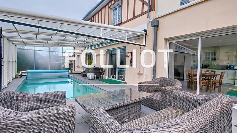 Maison - 227 m² - 7 pièces