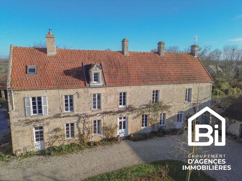 Corps de ferme - 300 m² - 9 pièces