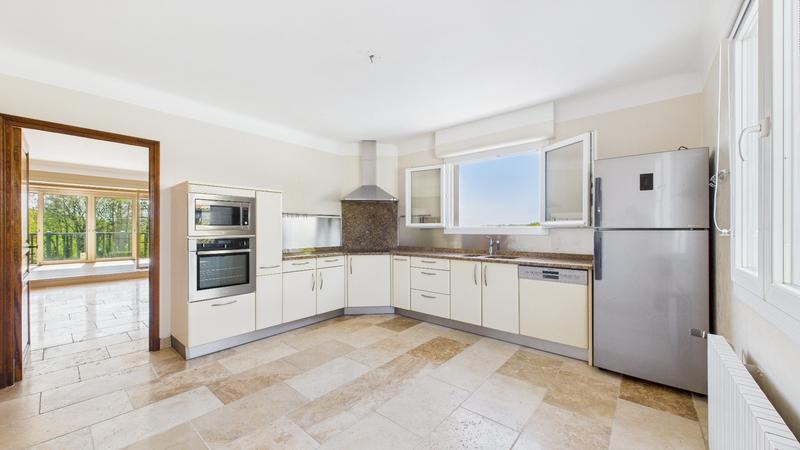 Maison - 270 m² - 13 pièces