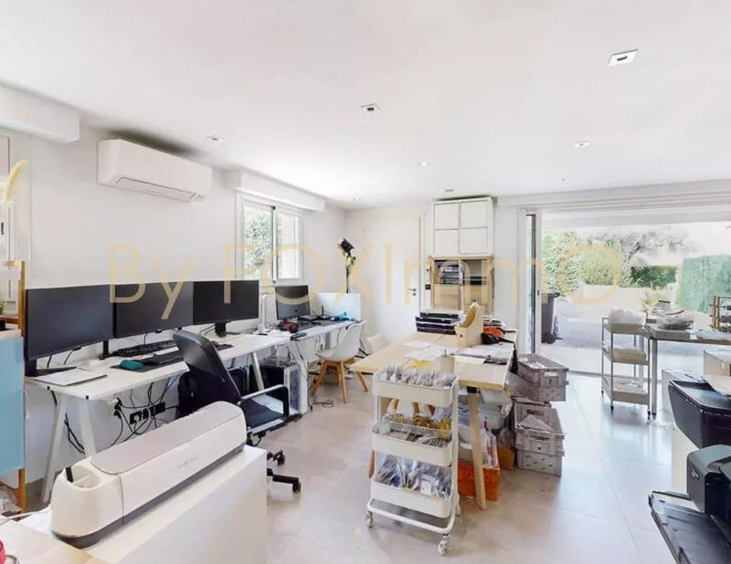 Maison - 240 m² - 6 pièces