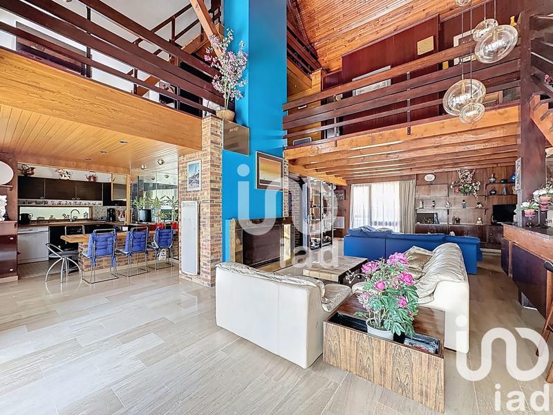 Maison - 200 m² - 10 pièces