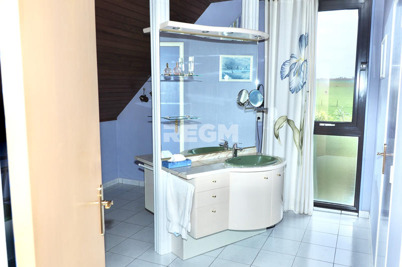 Maison - 280 m² - 7 pièces