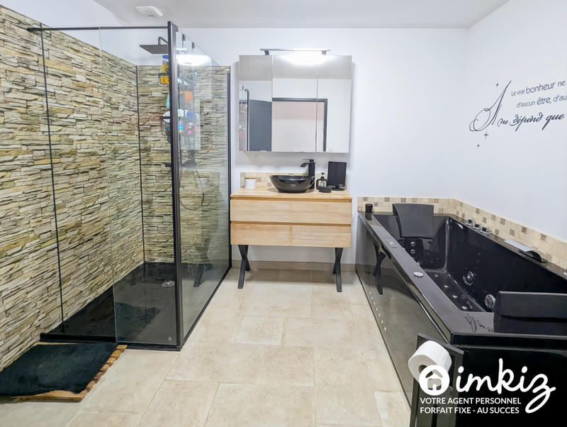 Maison - 240 m² - 4 pièces