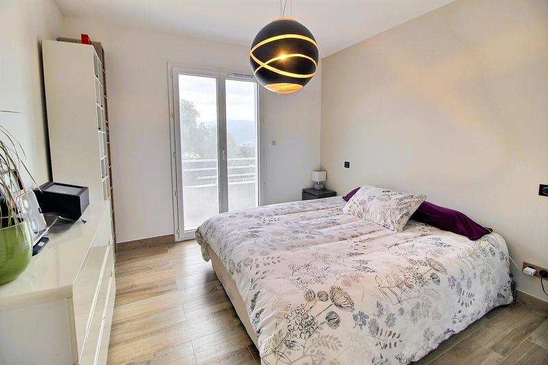 Appartement - 93 m² - 4 pièces