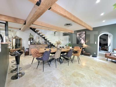 Maison - 300 m² - 8 pièces