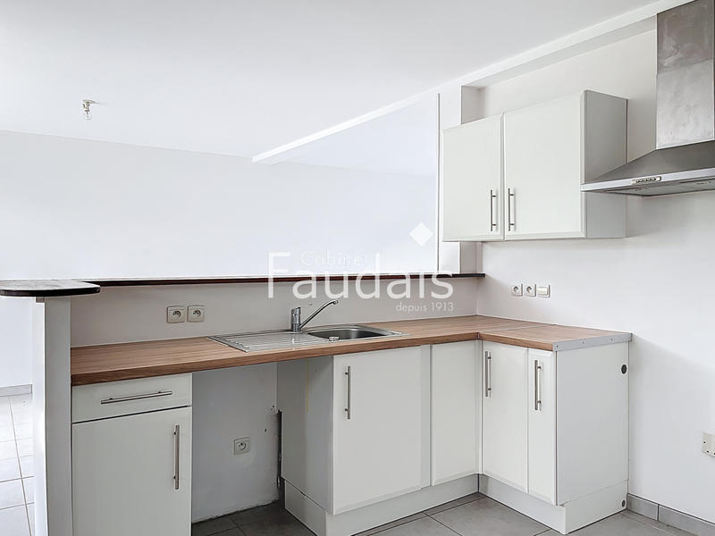 Maison - 99 m² - 5 pièces