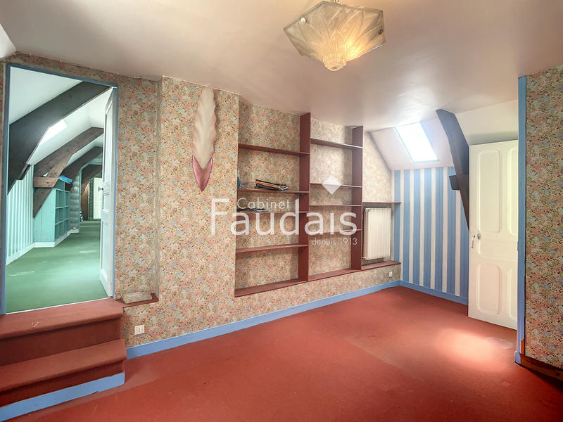 Maison - 200 m² - 11 pièces