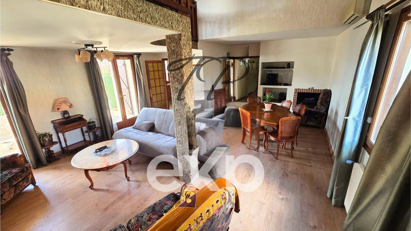 Maison traditionnelle - 179 m² - 7 pièces