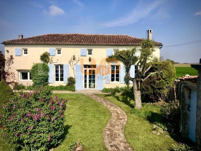 Maison - 232 m² - 8 pièces