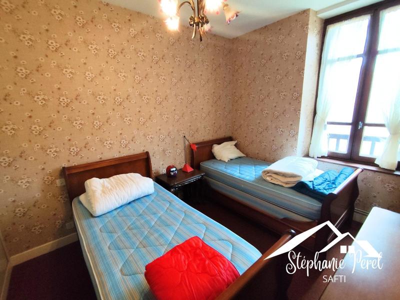 Maison - 215 m² - 10 pièces