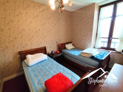 Maison - 215 m² - 10 pièces