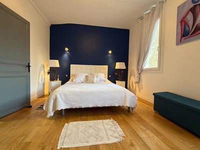 Maison - 220 m² - 9 pièces