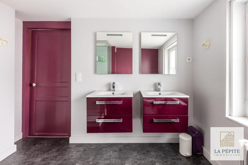 Maison - 306 m² - 10 pièces