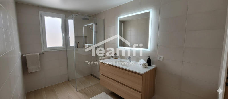 Maison - 170 m² - 9 pièces