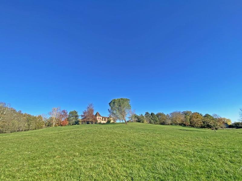 Propriété - 235 m² - 6 pièces