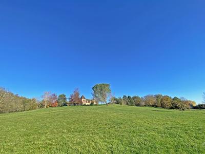 Propriété - 235 m² - 6 pièces