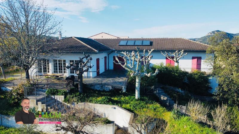 Maison - 255 m² - 6 pièces