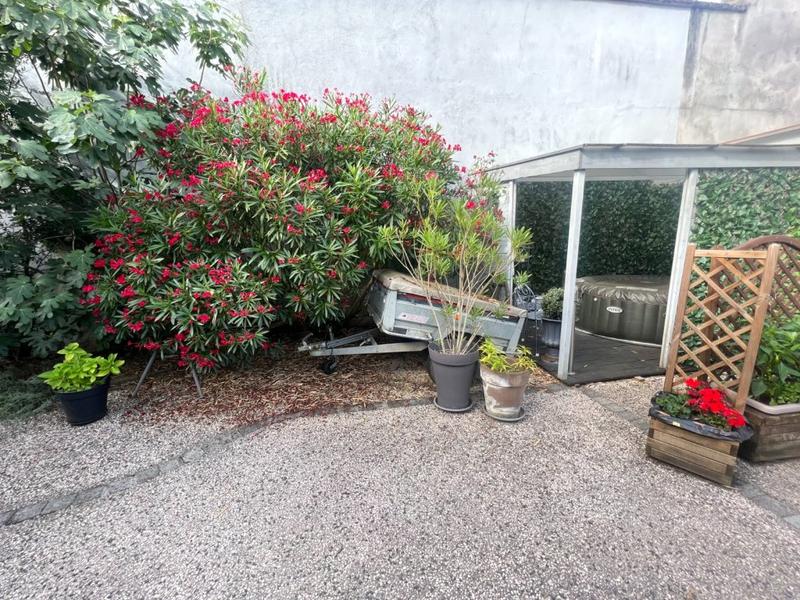 Immeuble - 182 m² - 7 pièces