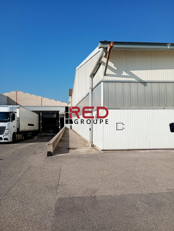 Entrepôt - 3 225 m²