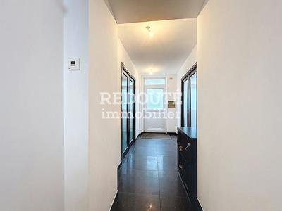 Maison - 236 m² - 8 pièces