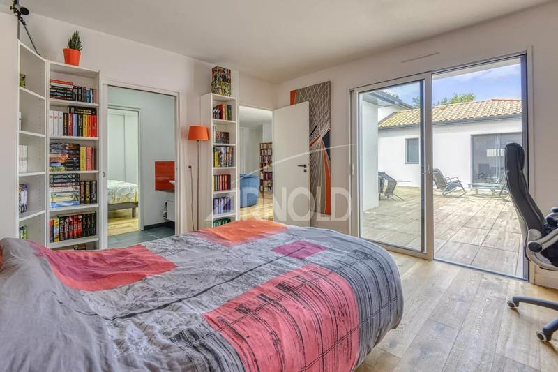 Maison - 208 m² - 8 pièces