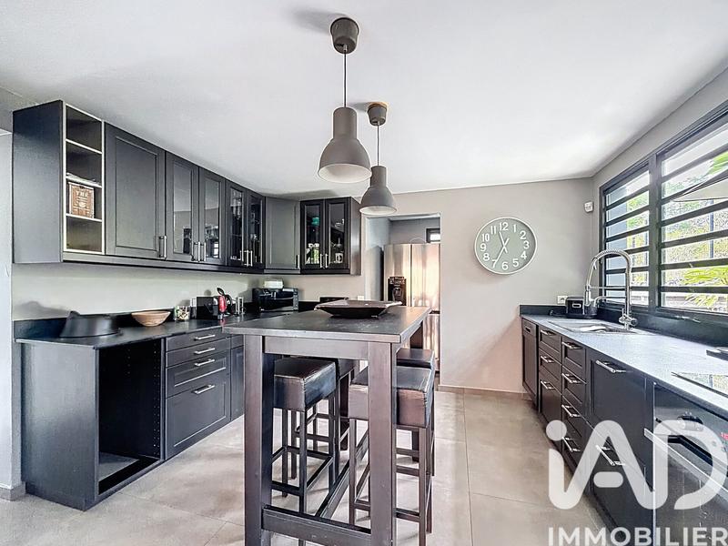 Maison - 205 m² - 5 pièces