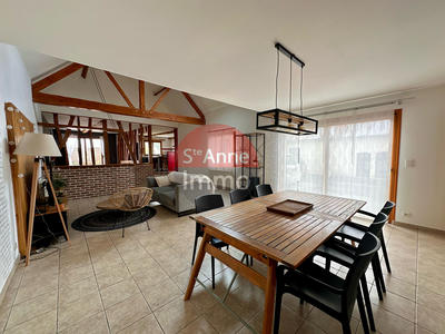 Maison - 210 m² - 8 pièces