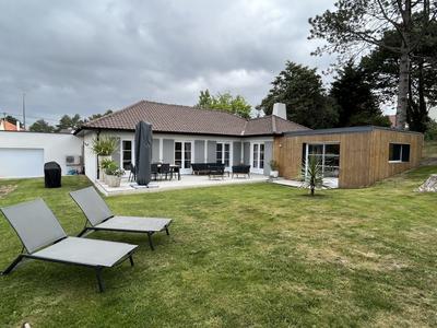 Maison traditionnelle - 147 m² - 6 pièces