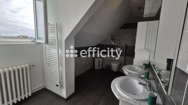 Maison - 138 m² - 9 pièces