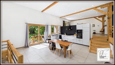 Maison - 252 m² - 8 pièces