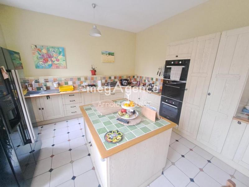 Maison - 217 m² - 11 pièces