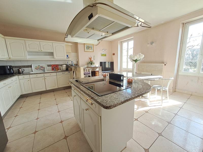 Propriété - 318 m² - 10 pièces