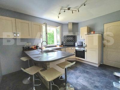 Maison - 96 m² - 4 pièces