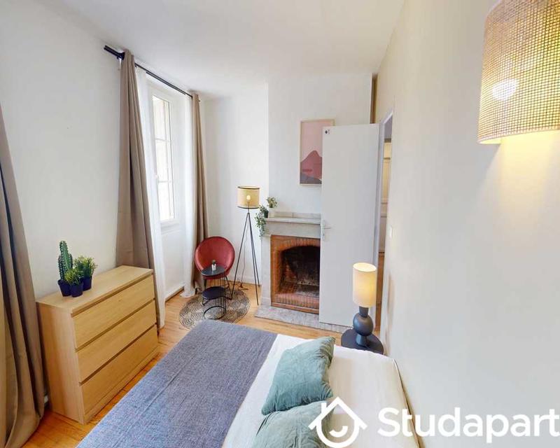 Chambre - 120 m² - 1 pièce