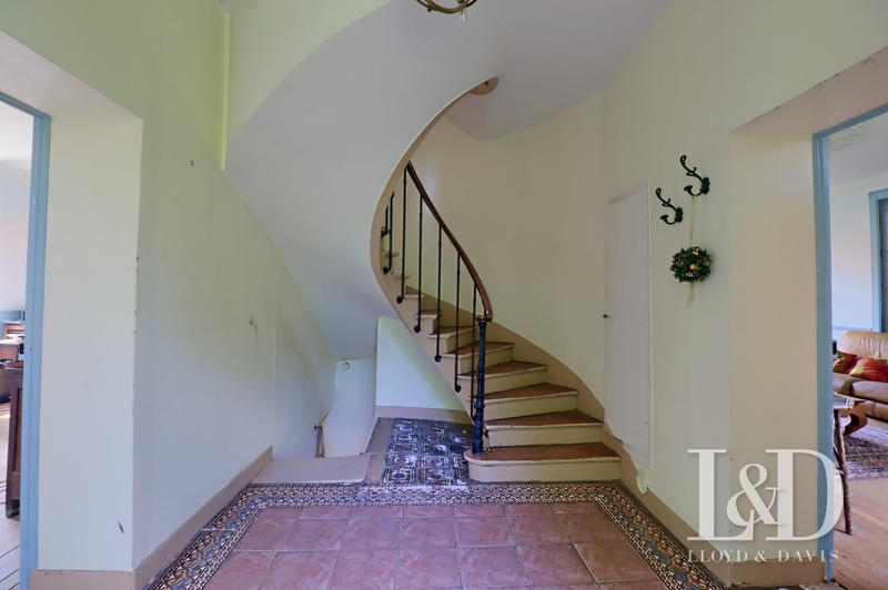 Maison - 230 m² - 13 pièces