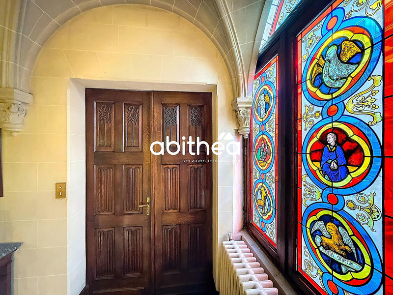 Maison - 370 m² - 12 pièces