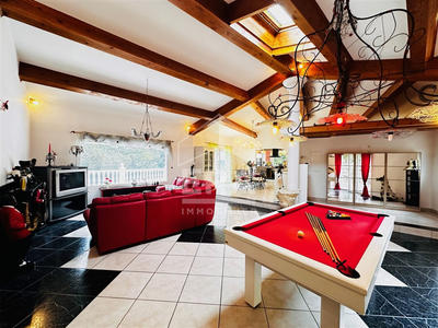 Maison - 205 m² - 4 pièces
