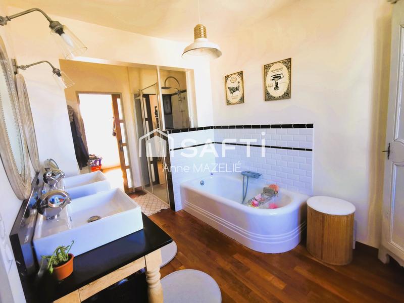 Maison - 226 m² - 7 pièces