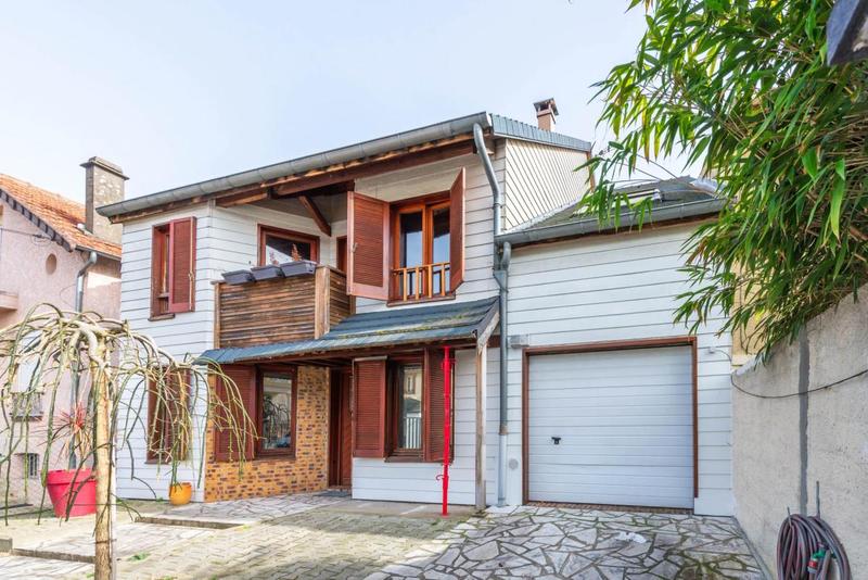 Maison de bois - 220 m² - 8 pièces