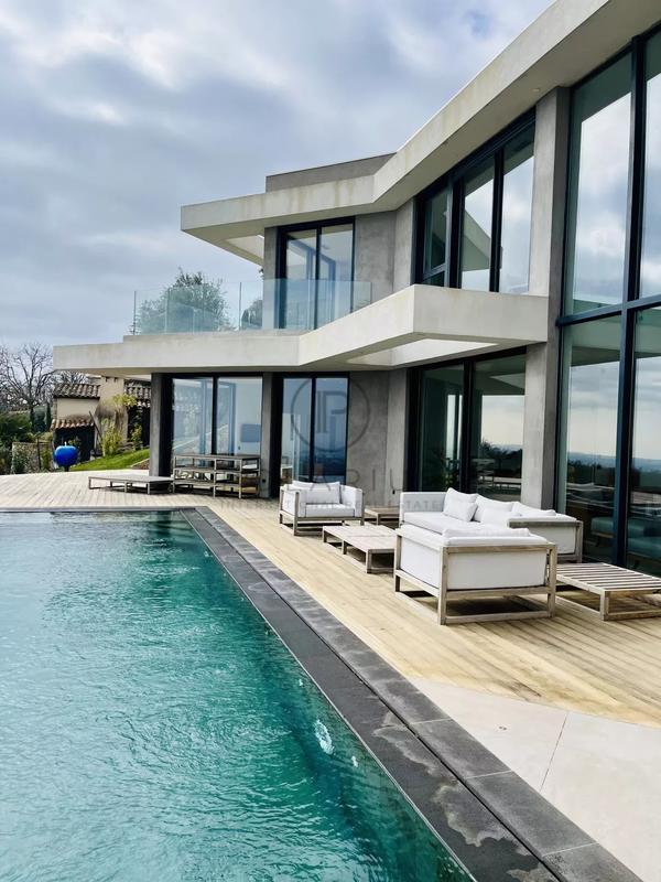 Villa - 445 m² - 7 pièces