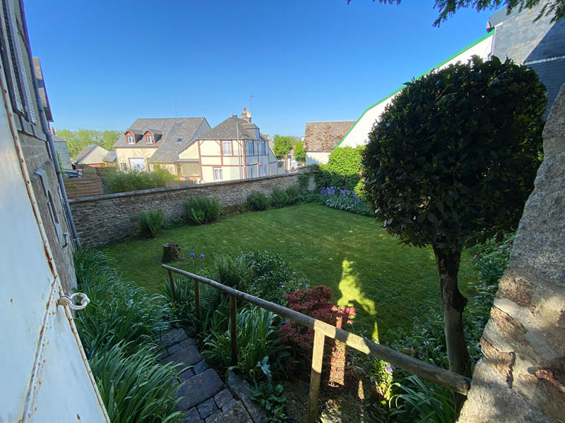 Maison - 220 m² - 9 pièces