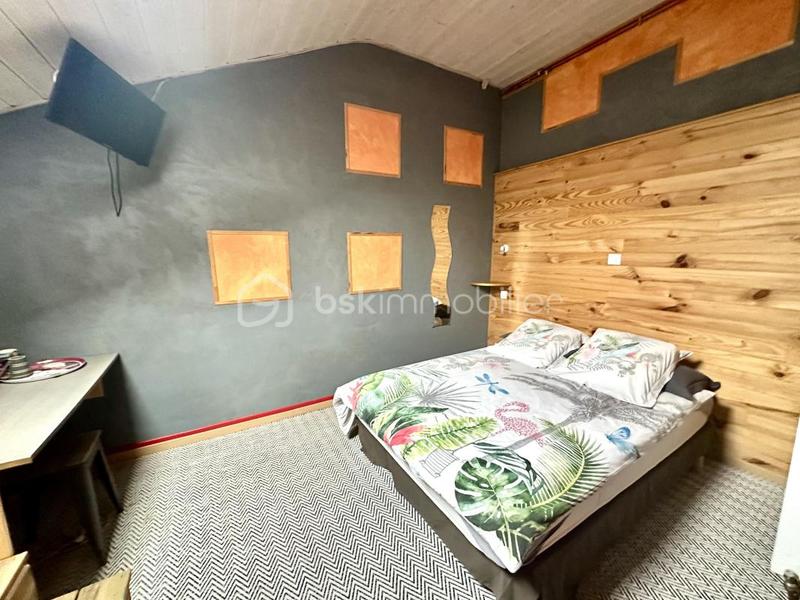 Maison - 340 m² - 8 pièces