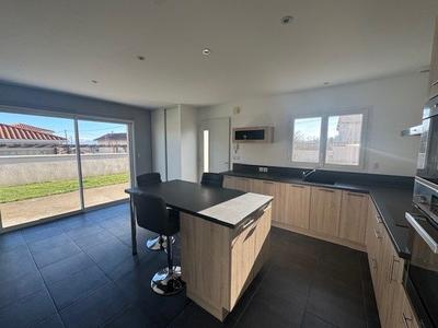 Maison - 93 m² - 4 pièces