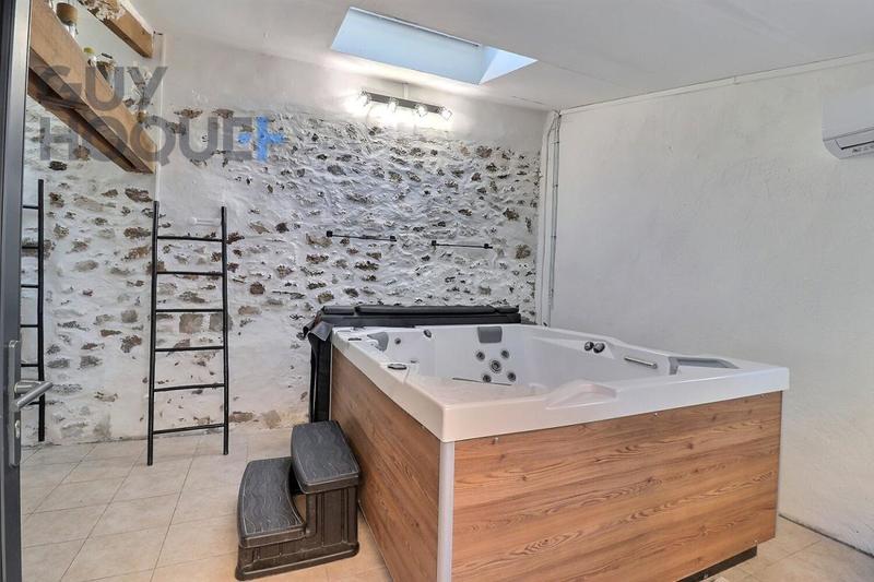 Maison - 400 m² - 16 pièces