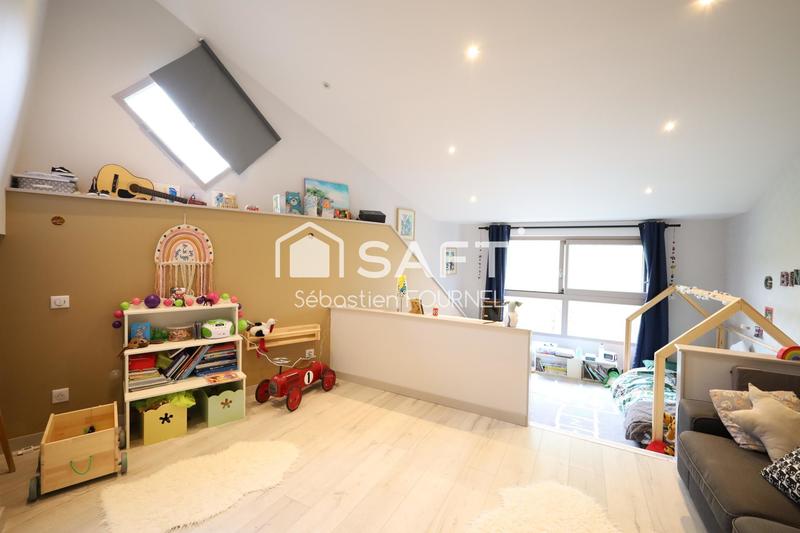 Maison - 247 m² - 9 pièces