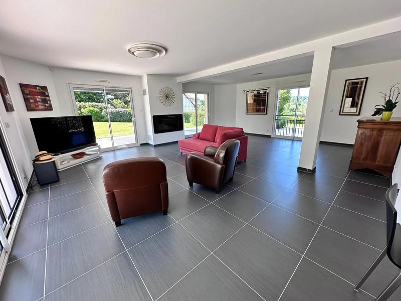 Maison - 261 m² - 10 pièces