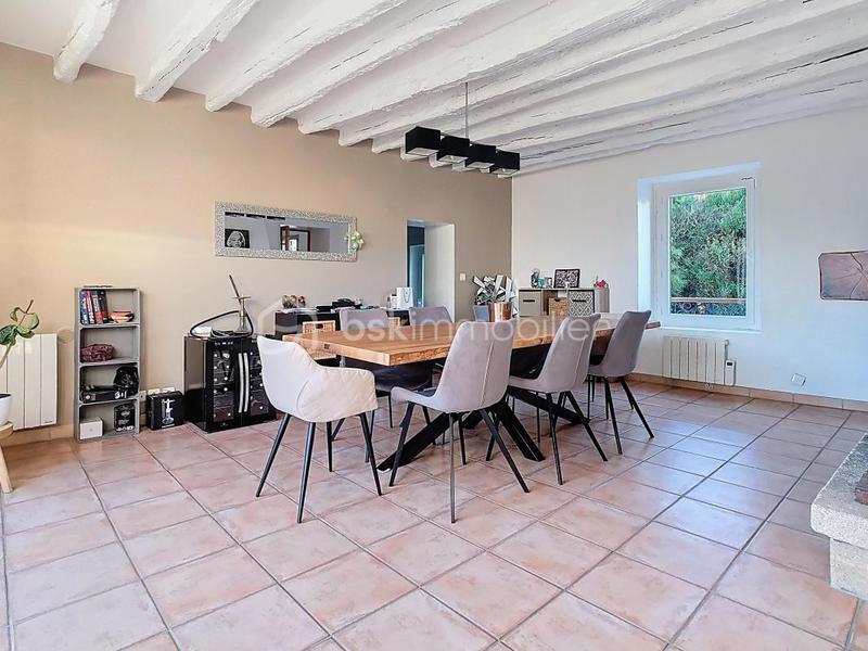 Maison - 202 m² - 6 pièces