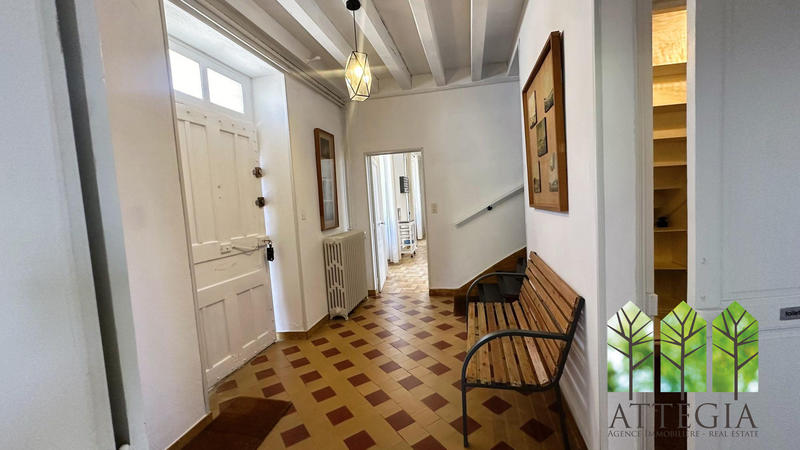 Maison - 317 m² - 14 pièces